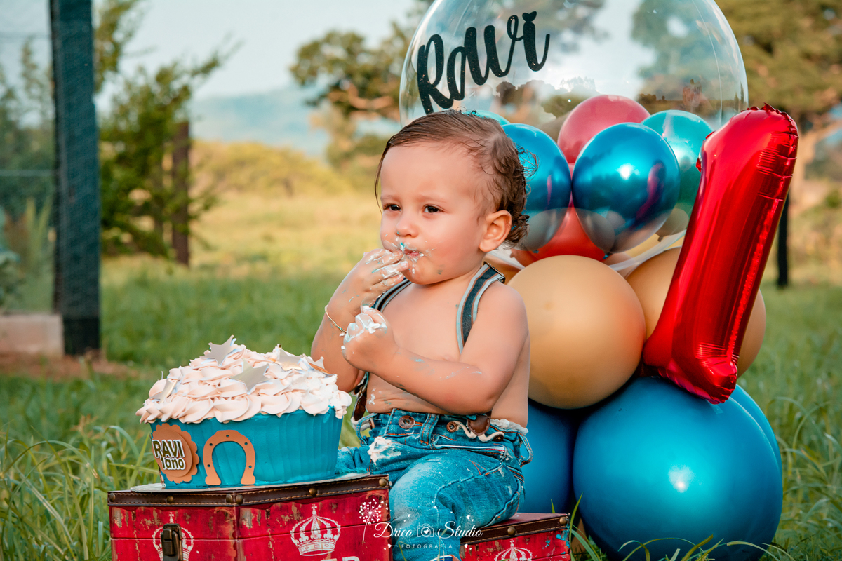 fotos externas - smash de cake - meu mundo azul - fotos em família - fotos - fazenda - infantis - fotos com bolo - fotos infantis country  - menino - Drica studio - fotografias - Xinguara - Pará - 1 aninho - meu primeiro aninho - acompanhamento mensal 