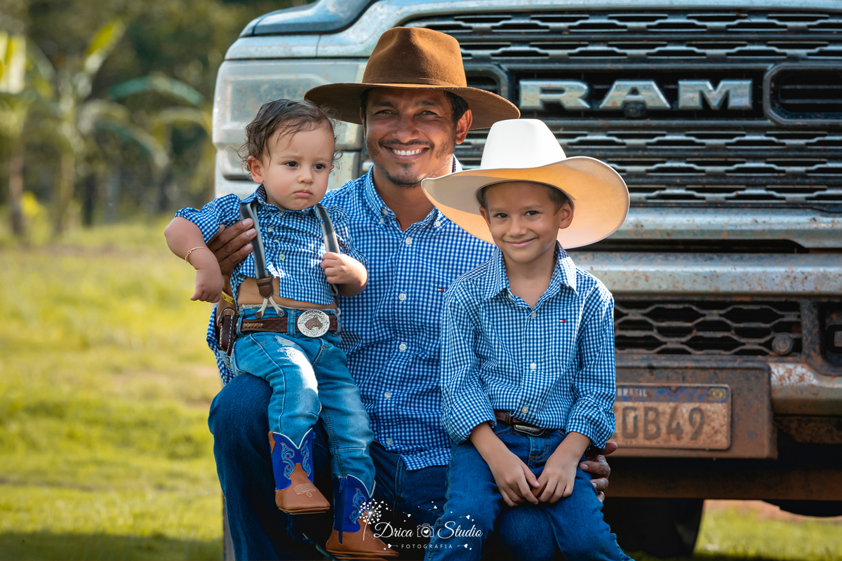 fotos externas - smash de cake - meu mundo azul - fotos em família - fotos infantis - fotos com bolo - fotos infantis country  - menino - Drica studio - fotografias - Xinguara - Pará - 1 aninho - meu primeiro aninho - acompanhamento mensal - fazenda