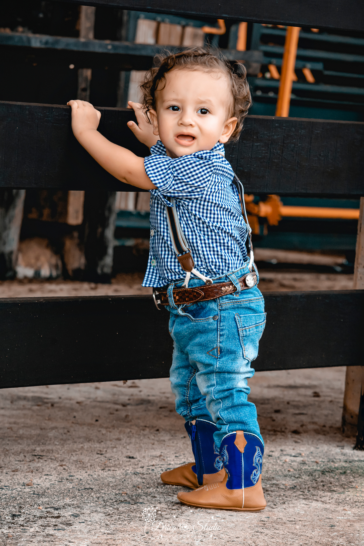 fotos externas - smash de cake - meu mundo azul - fotos em família - fotos infantis - fotos com bolo - fotos infantis country  - menino - Drica studio - fotografias - Xinguara - Pará - 1 aninho - meu primeiro aninho - acompanhamento mensal 