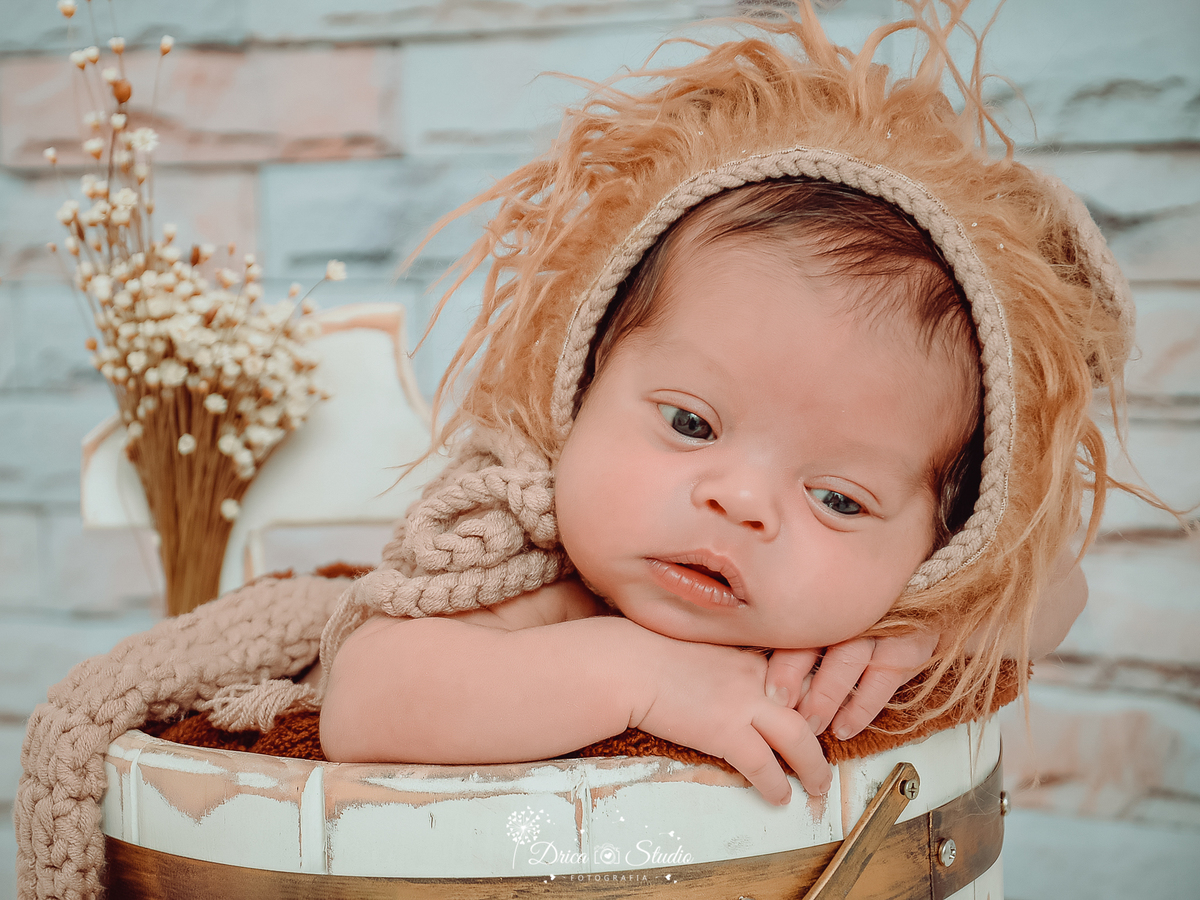 Newborn - menino - meu mundo azul - newborn masculino - fotos delicadas - fotos infantis delicadas - fotografa infantil - príncipe - fotos em estúdio - fotos de recém nascido dormindo - Xinguara - Pará - drica studio - fotografia 