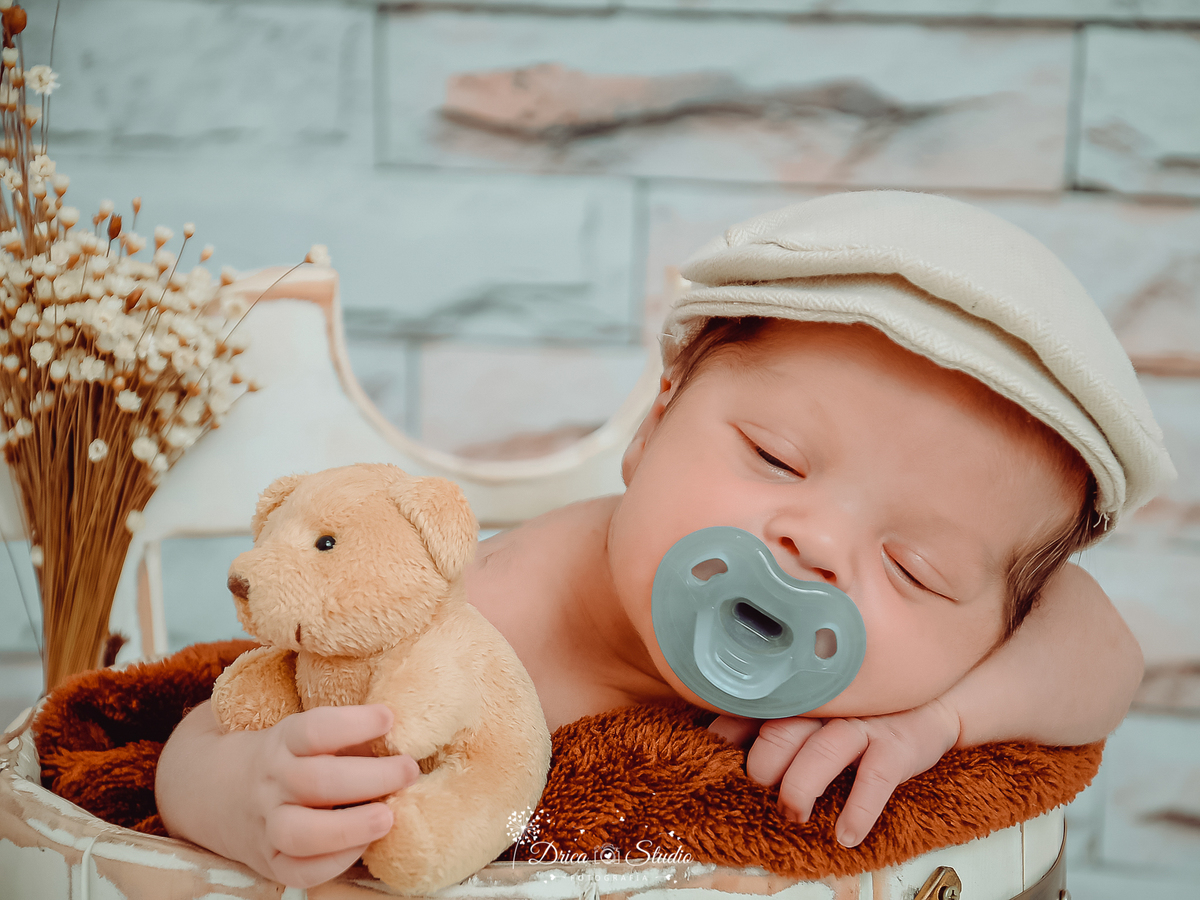 Newborn - menino - meu mundo azul - newborn masculino - fotos delicadas - fotos infantis delicadas - fotografa infantil - príncipe - fotos em estúdio - fotos de recém nascido dormindo - Xinguara - Pará - drica studio - fotografia 