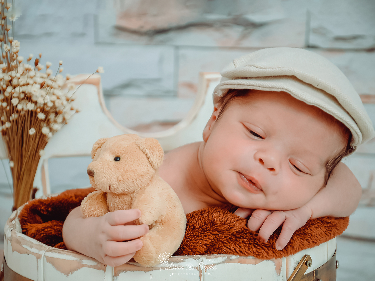 Newborn - menino - meu mundo azul - newborn masculino - fotos delicadas - fotos infantis delicadas - fotografa infantil - príncipe - fotos em estúdio - fotos de recém nascido dormindo - Xinguara - Pará - drica studio - fotografia 