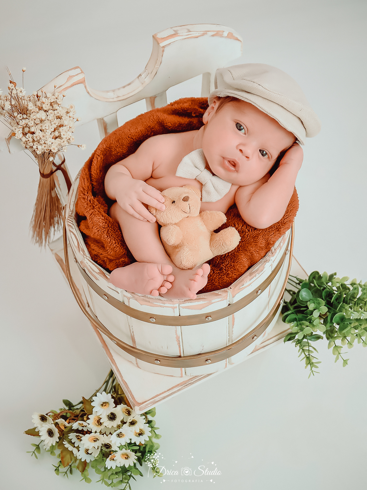 Newborn - menino - meu mundo azul - newborn masculino - fotos delicadas - fotos infantis delicadas - fotografa infantil - príncipe - fotos em estúdio - fotos de recém nascido dormindo - Xinguara - Pará - drica studio - fotografia 