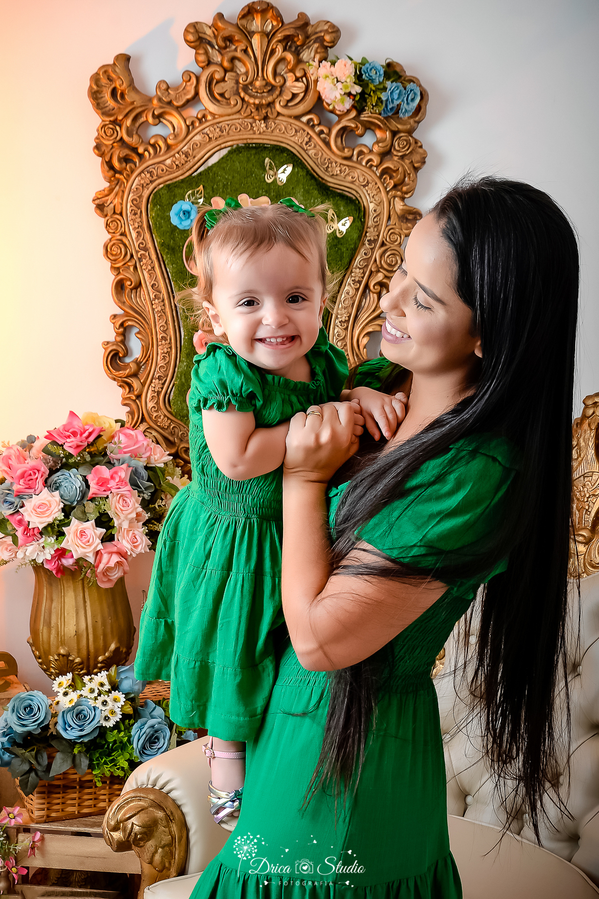 book - 25 anos - mulher - fotos em estúdio - família - fundo rosa - fotografia - fotos criativas em estudio - balões - drica studio - fotografia - xinguara - pará - fotografa no pará