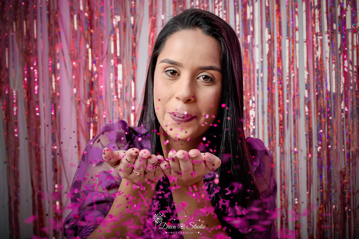 book - 25 anos - mulher - fotos em estúdio - família - fundo rosa - fotografia - fotos criativas em estudio - balões - drica studio - fotografia - xinguara - pará - fotografa no pará