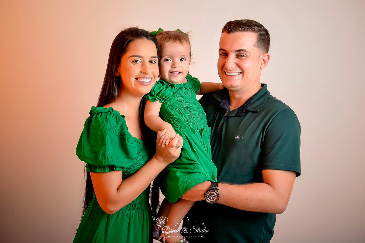 book - 25 anos - mulher - fotos em estúdio - família - fundo rosa - fotografia - fotos criativas em estudio - balões - drica studio - fotografia - xinguara - pará - fotografa no pará