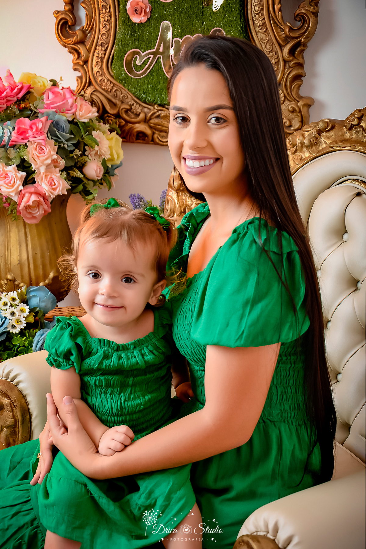 book - 25 anos - mulher - fotos em estúdio - família - fundo rosa - fotografia - fotos criativas em estudio - balões - drica studio - fotografia - xinguara - pará - fotografa no pará