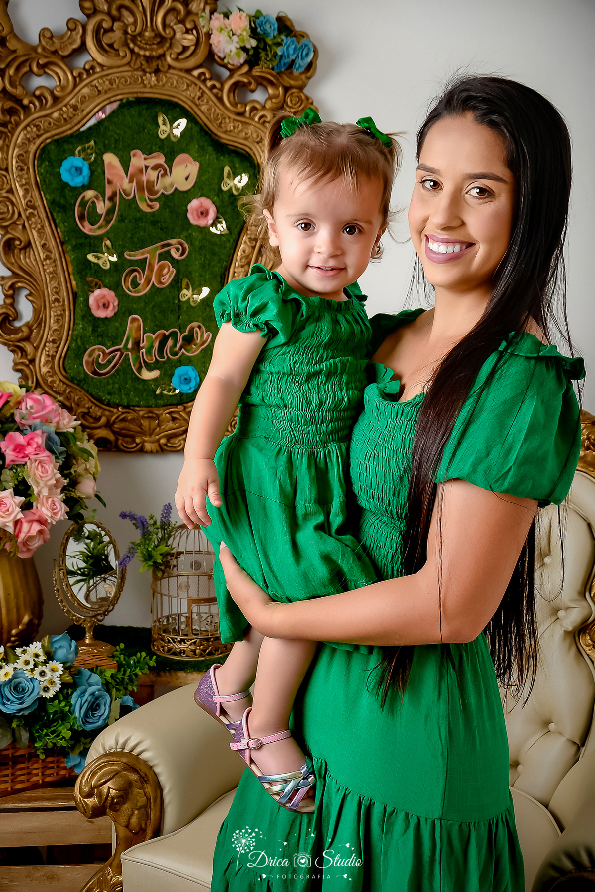 book - 25 anos - mulher - fotos em estúdio - família - fundo rosa - fotografia - fotos criativas em estudio - balões - drica studio - fotografia - xinguara - pará - fotografa no pará