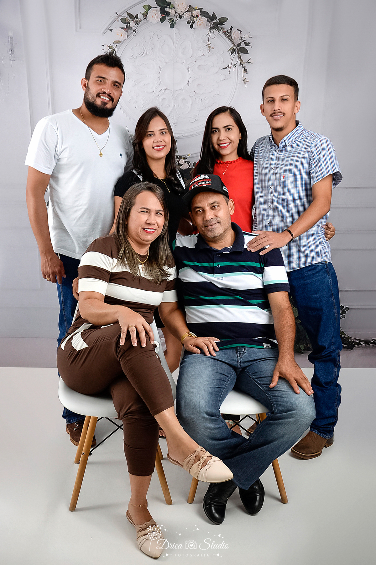 Família - pai e filhos - mãe e filhos - pai - mãe - fotos em família - fotos em estúdio -  família feliz - Xinguara - Pará - Drica studio - fotografia - ensaio família -  fotos em estúdio com família