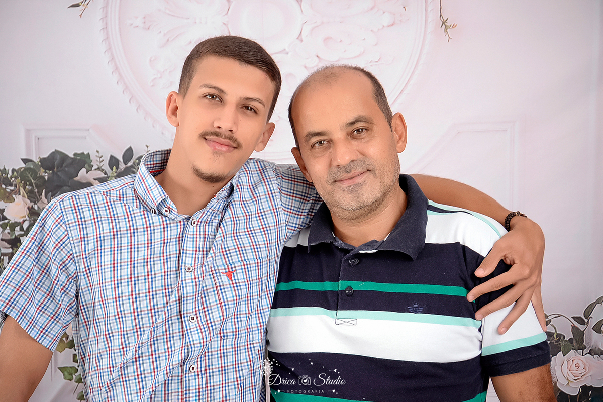 Família - pai e filhos - mãe e filhos - pai - mãe - fotos em família - fotos em estúdio -  família feliz - Xinguara - Pará - Drica studio - fotografia - ensaio família -  fotos em estúdio com família