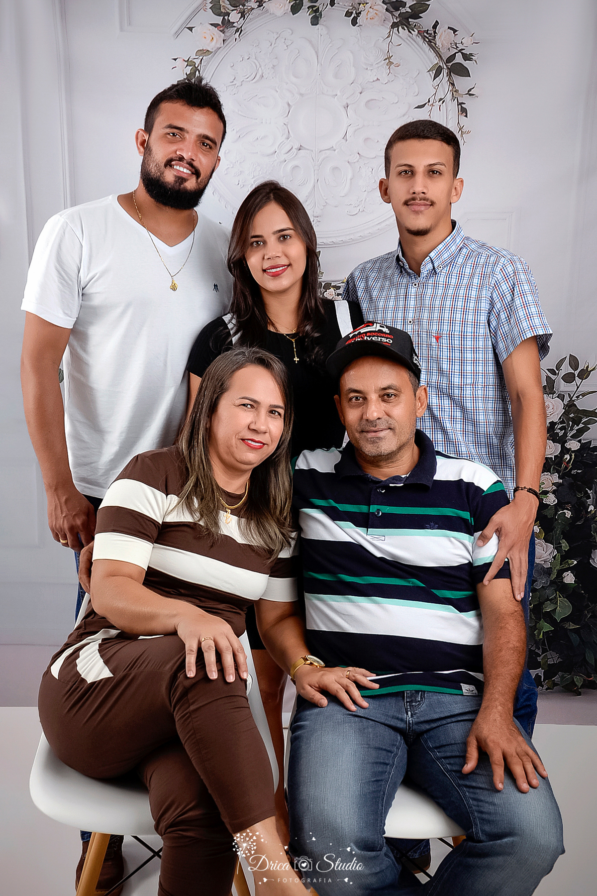 Família - pai e filhos - mãe e filhos - pai - mãe - fotos em família - fotos em estúdio -  família feliz - Xinguara - Pará - Drica studio - fotografia - ensaio família -  fotos em estúdio com família