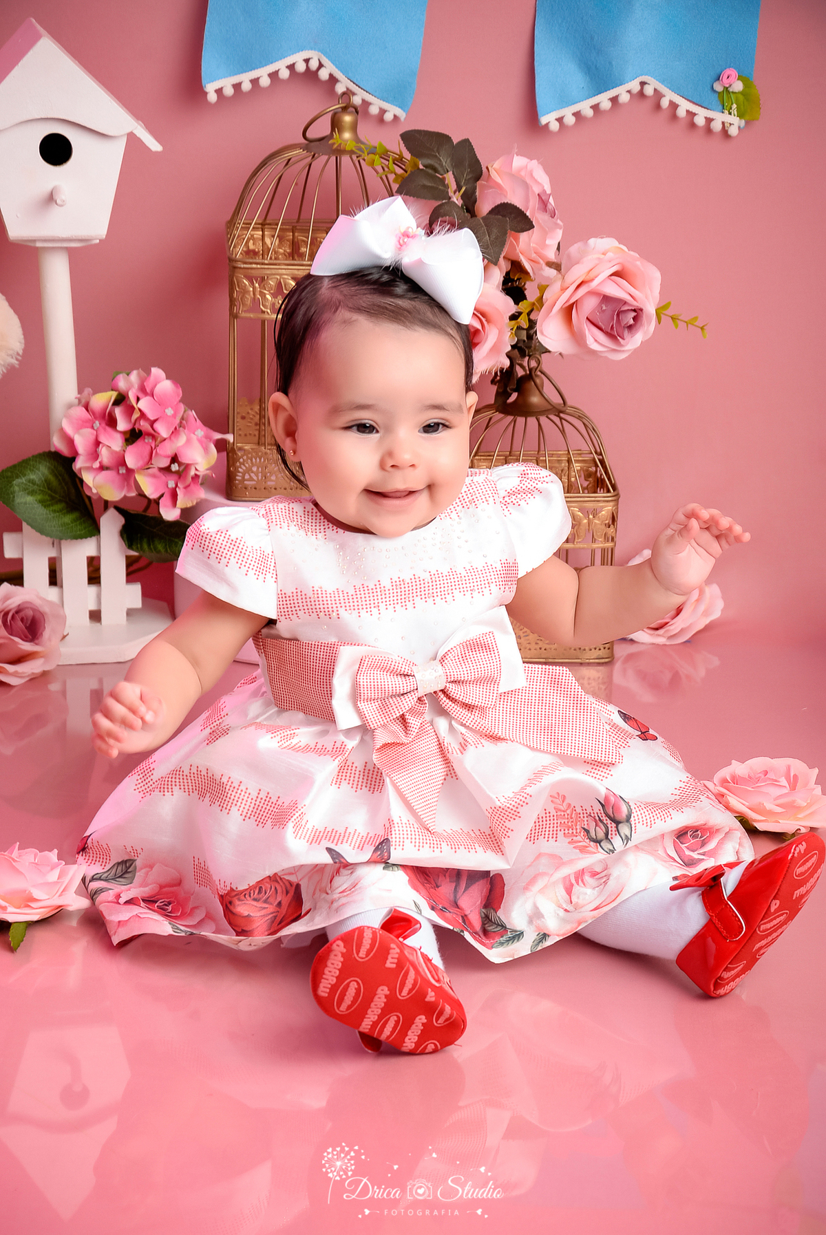 mãe e filha - fotos em estudio - fotos mãe e filha em estúdio -  bebê - kids - cenário infantil - cenário com flores - menina - mulher - 6 meses - Xinguara - Pará - Drica studio - fotografia