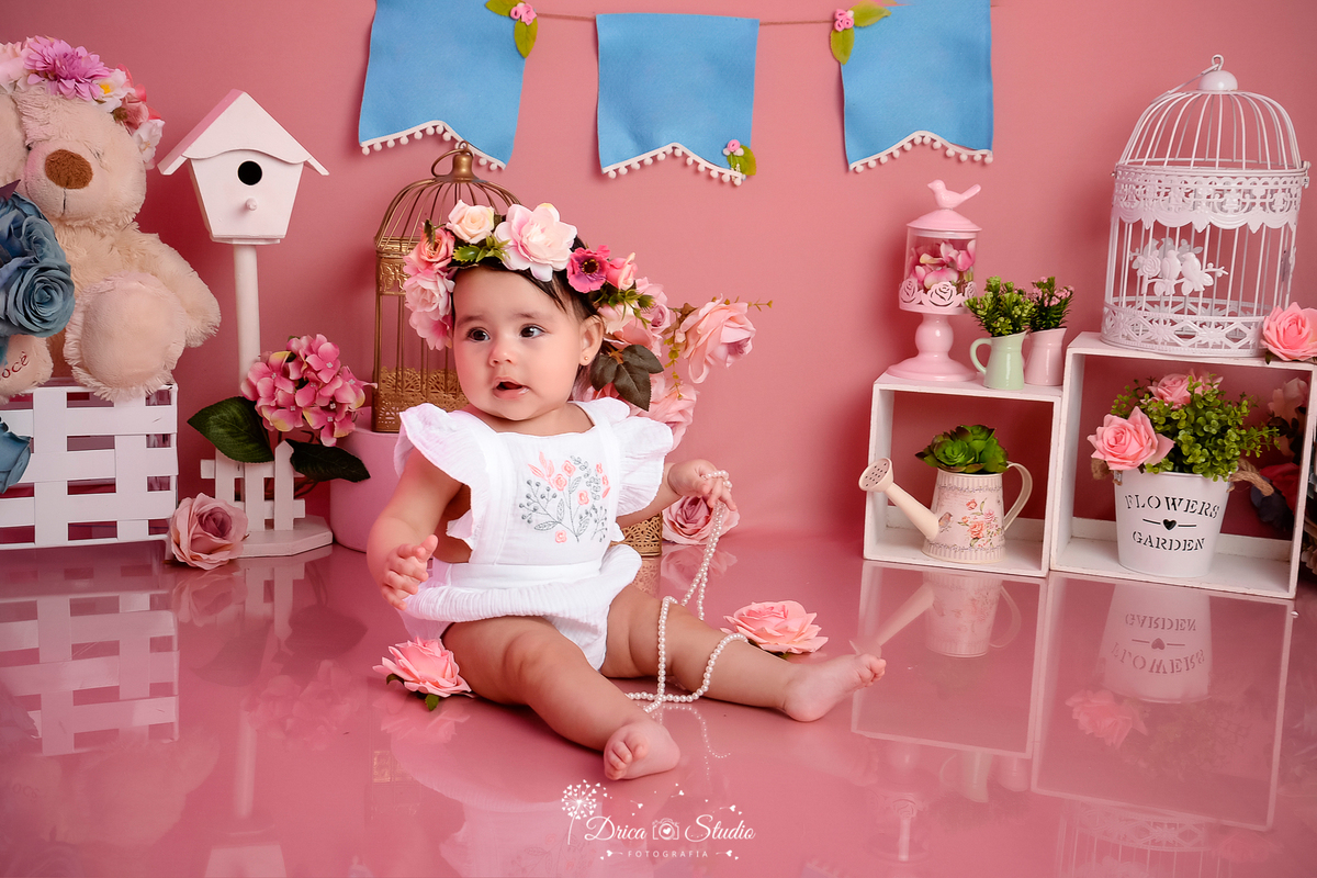 mãe e filha - fotos em estudio - fotos mãe e filha em estúdio -  bebê - kids - cenário infantil - cenário com flores - menina - mulher - 6 meses - Xinguara - Pará - Drica studio - fotografia