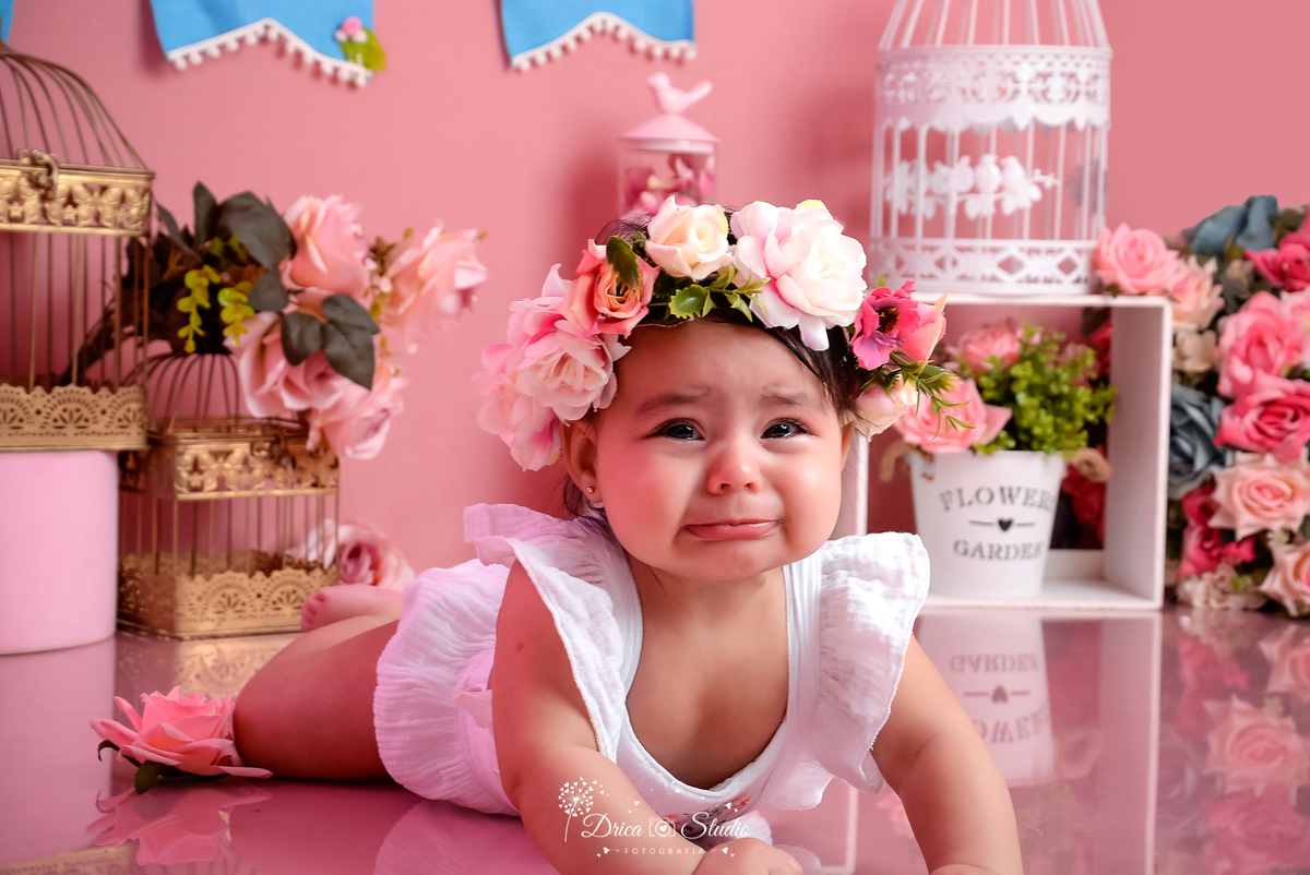 mãe e filha - fotos em estudio - fotos mãe e filha em estúdio -  bebê - kids - cenário infantil - cenário com flores - menina - mulher - 6 meses - Xinguara - Pará - Drica studio - fotografia