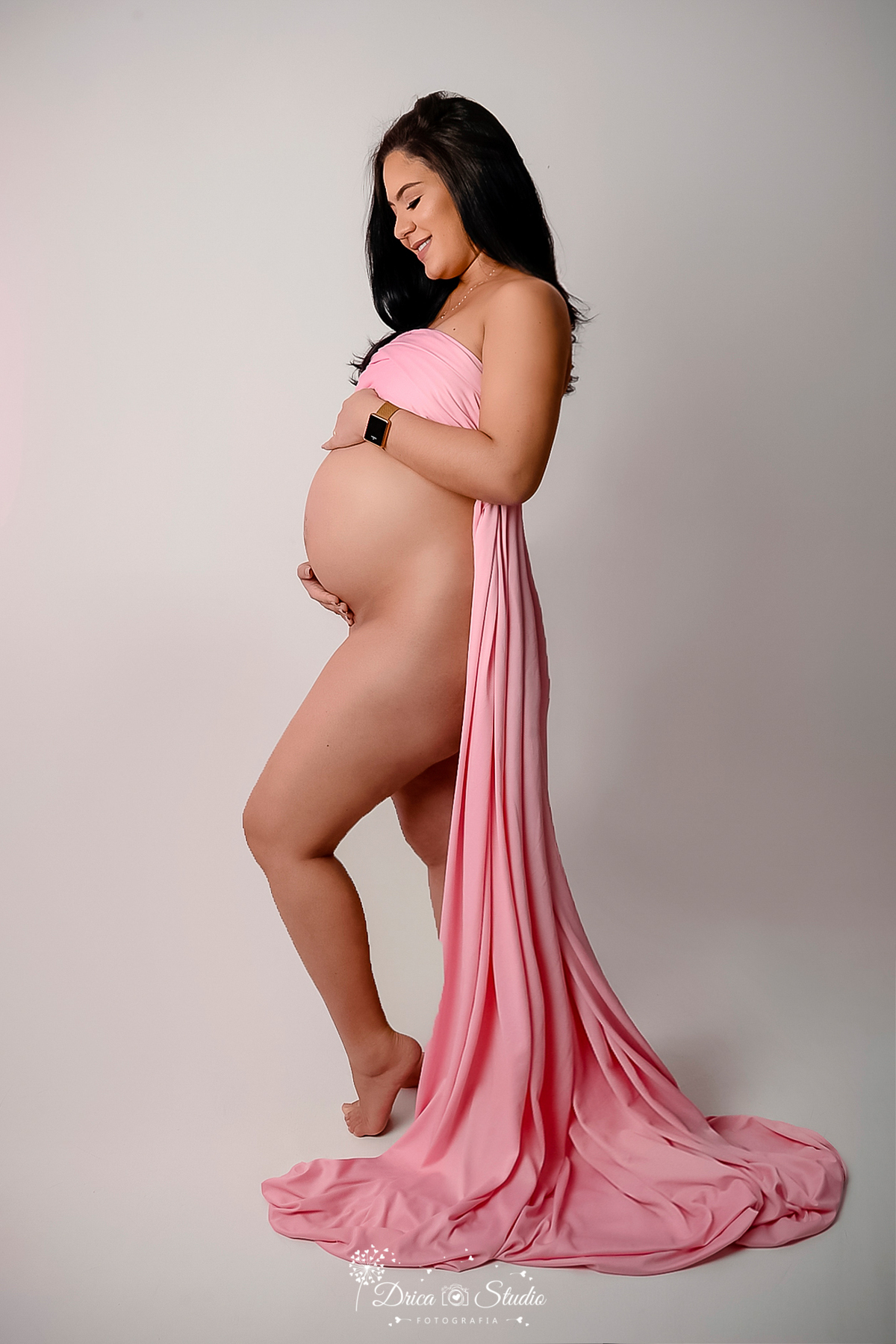 gestante - gestação - gravidez - meu mundo rosa - fotos diferentes de gestantes - pai e mãe - pacotinho de amor - á espera de uma menina - fotos gestante com cachorro - drica studio - fotografia - xinguara - pará - fotos em estúdio