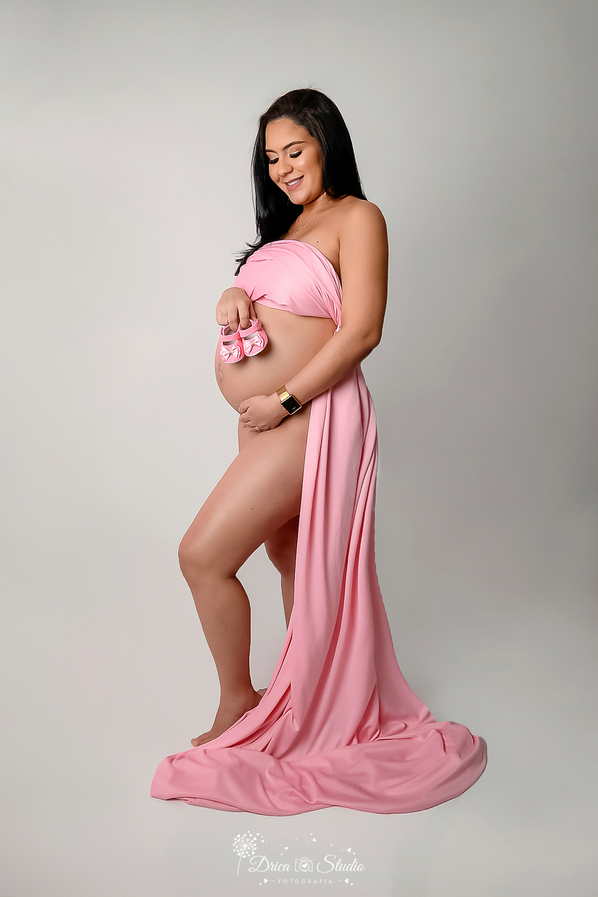 gestante - gestação - gravidez - meu mundo rosa - fotos diferentes de gestantes - pai e mãe - pacotinho de amor - á espera de uma menina - fotos gestante com cachorro - drica studio - fotografia - xinguara - pará - fotos em estúdio