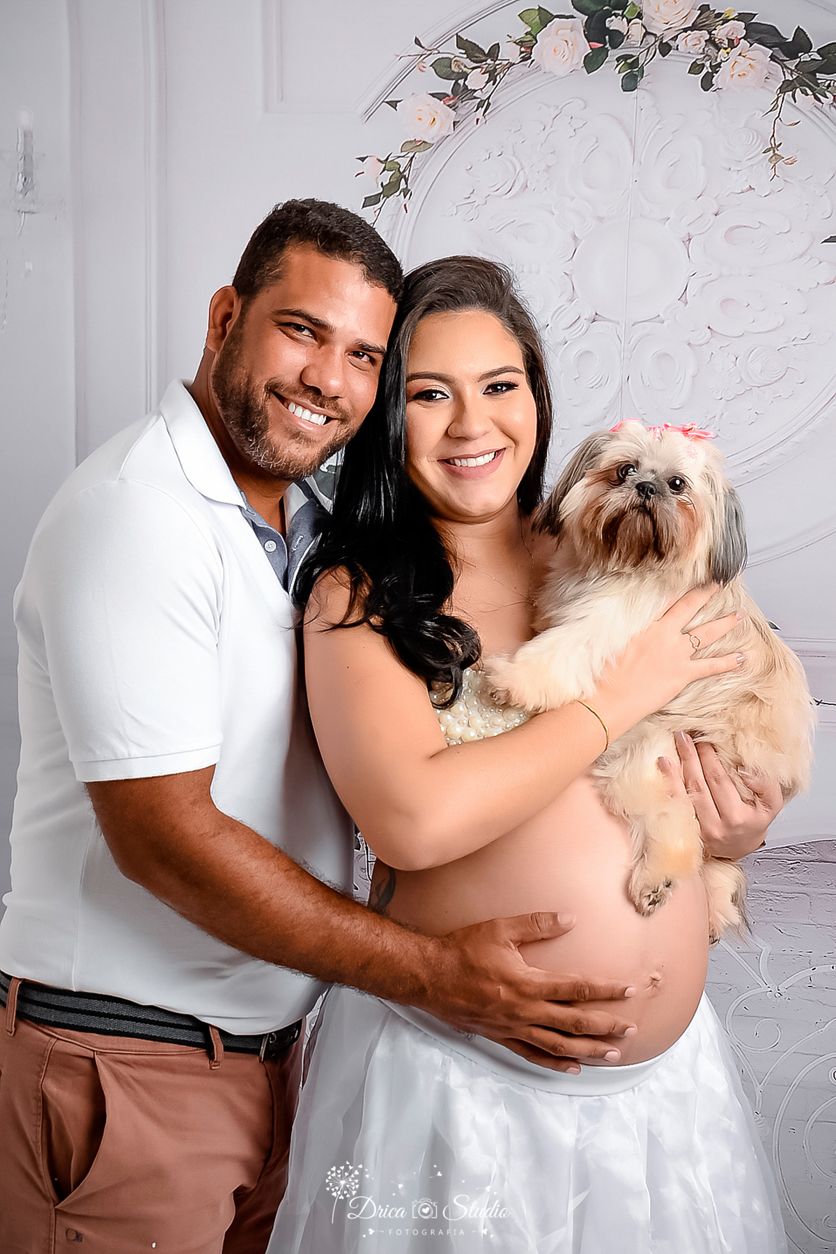 gestante - gestação - gravidez - meu mundo rosa - fotos diferentes de gestantes - pai e mãe - pacotinho de amor - á espera de uma menina - fotos gestante com cachorro - drica studio - fotografia - xinguara - pará - fotos em estúdio