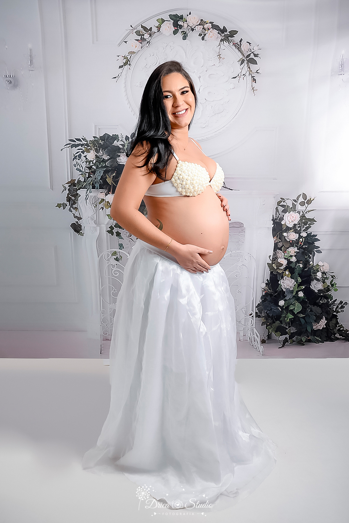 gestante - gestação - gravidez - meu mundo rosa - fotos diferentes de gestantes - pai e mãe - pacotinho de amor - á espera de uma menina - fotos gestante com cachorro - drica studio - fotografia - xinguara - pará - fotos em estúdio