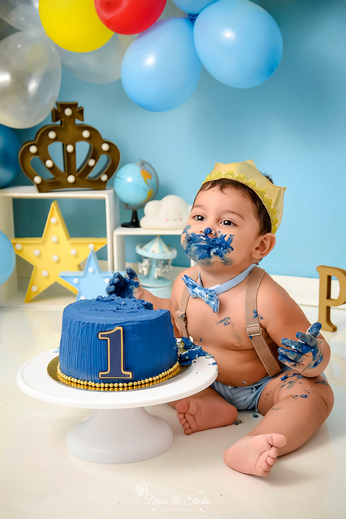 smash de cake - 1 aninho -  brincadeiras - príncipe - cenário de príncipe - one - bolo - destruindo bolo - fotos em estúdio -  Eduardo - meu primeiro aninho - xinguara - pará - drica studio fotografia - balões