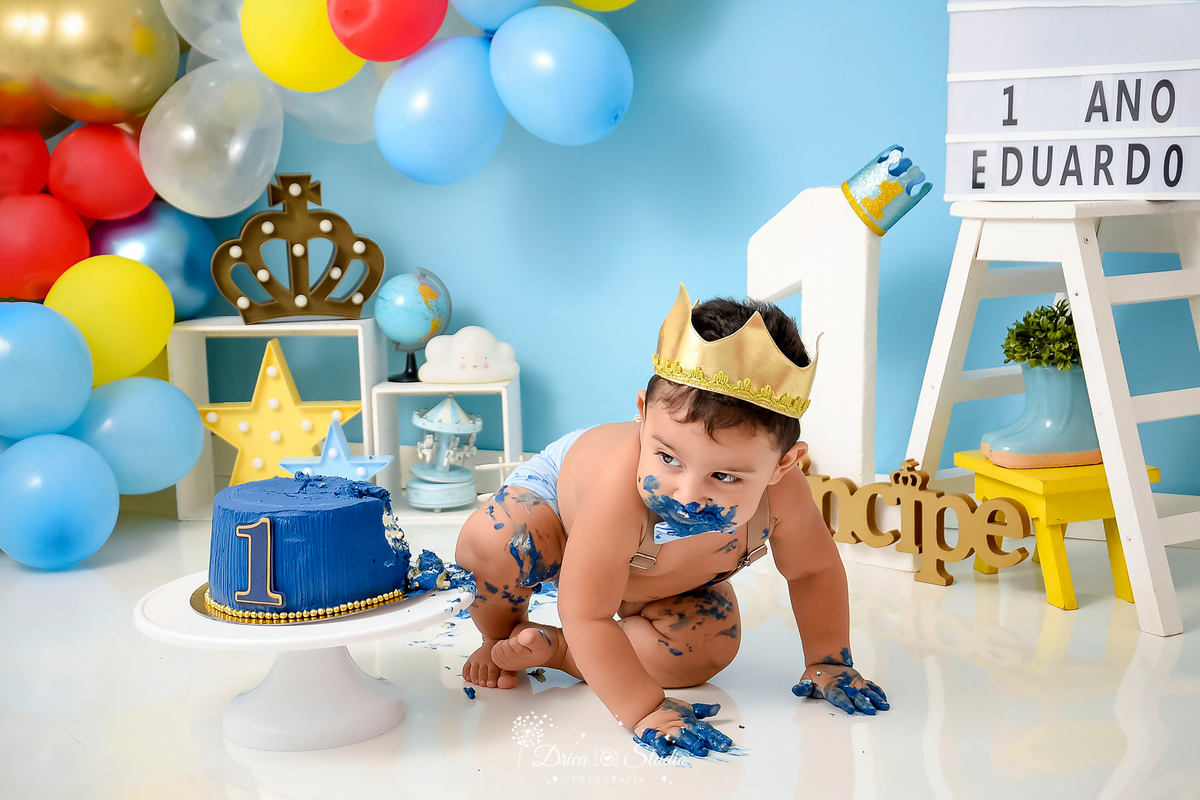 smash de cake - 1 aninho - bagunça boa - príncipe - cenário de príncipe - one - bolo - destruindo bolo - fotos em estúdio -  Eduardo - meu primeiro aninho - xinguara - pará - drica studio fotografia - balões
