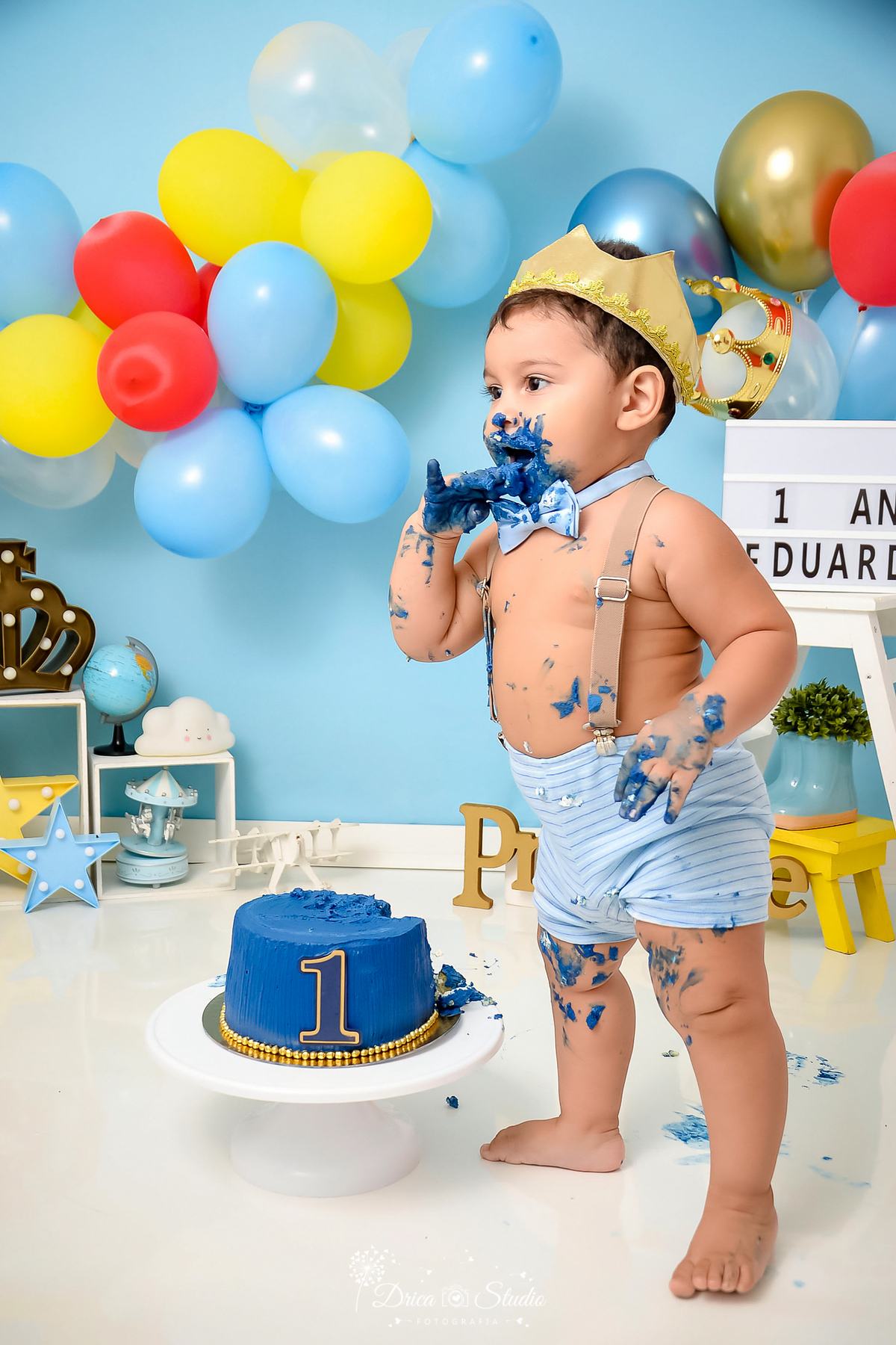 smash de cake - 1 aninho - príncipe - cenário de príncipe - one - bolo - - cenário colorido - destruindo bolo - fotos em estúdio -  Eduardo - meu primeiro aninho - xinguara - pará - drica studio fotografia - balões