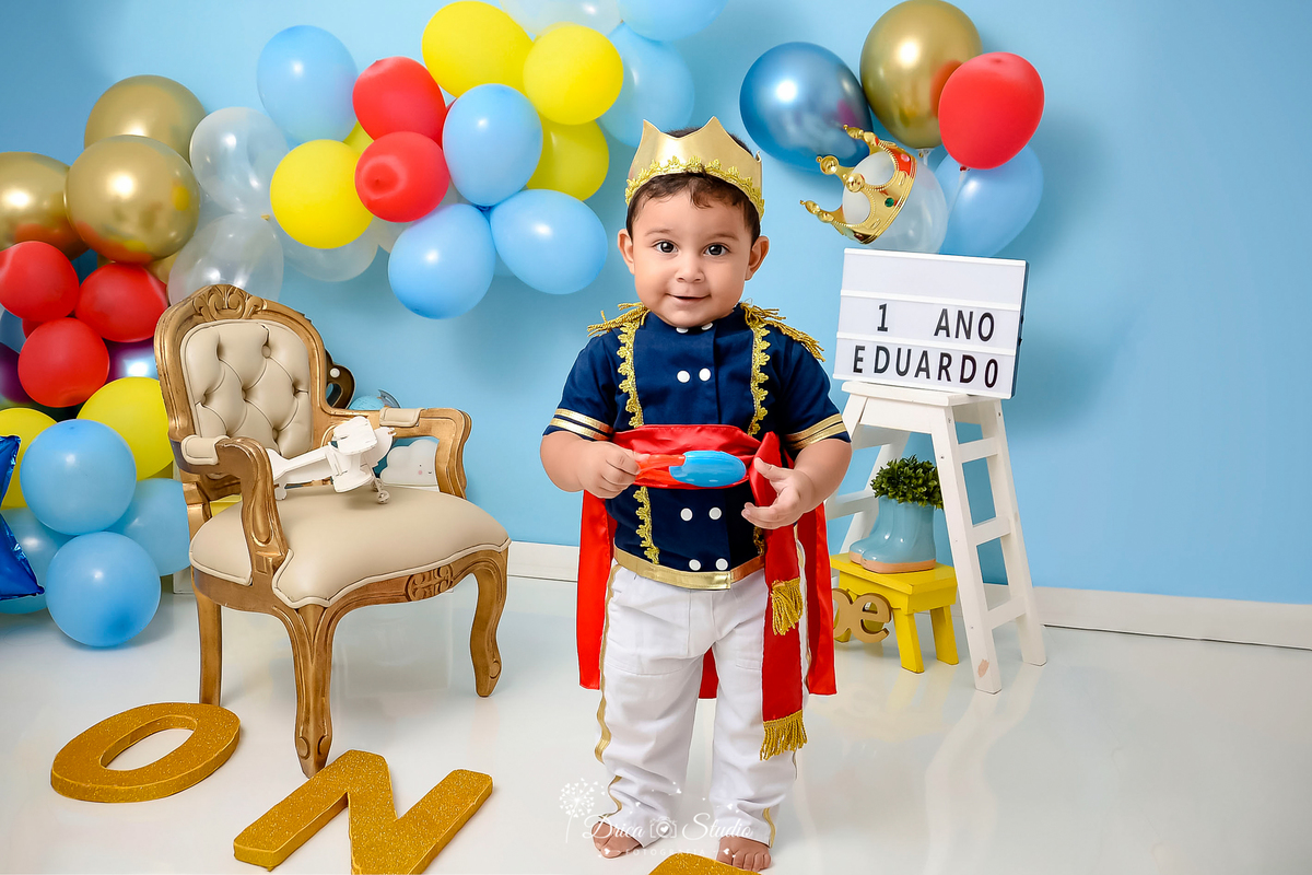 smash de cake - 1 aninho - príncipe - cenário de príncipe - one - bolo - destruindo bolo - fotos em estúdio -  Eduardo - meu primeiro aninho - xinguara - pará - drica studio fotografia - balões