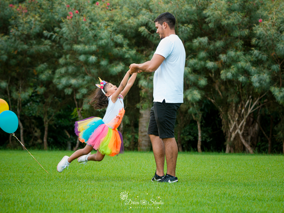 Família - externas - ao ar livre - 5 anos -  infantis - fotos profissionais - unicórnio - book infantil - kids - menina - meu mundo rosa -pai e mãe - filha - Drica studio fotografia - Xinguara - Pará 