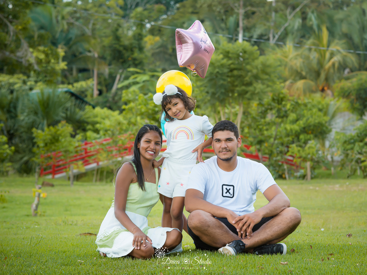 Família -  externas - ao ar livre - 5 anos -  infantis - profissionais - unicórnio - book infantil - kids - menina - meu mundo rosa -pai e mãe - filha - Drica studio fotografia - Xinguara - Pará 