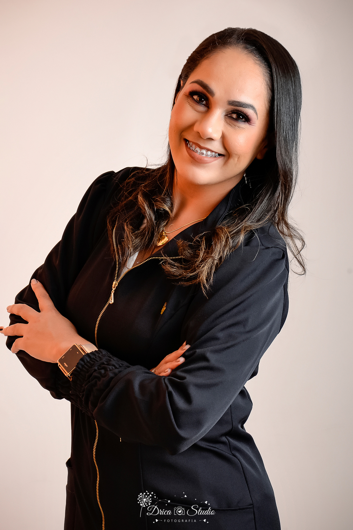 Trabalho - fotos profissionais - fotos de perfil profissional - mulheres empoderadas - independência - fotos em estúdio - fotos em fundo branco -  fotos em fundo preto - fotos com colegas de trabalho - Drica studio fotografias - Xinguara - Pará