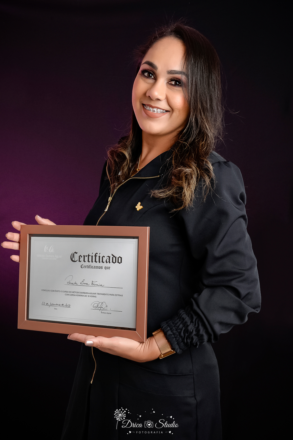 Trabalho - fotos profissionais - fotos de perfil profissional - mulheres empoderadas - independência - fotos em estúdio - fotos em fundo branco -  fotos em fundo preto - fotos com colegas de trabalho - Drica studio fotografias - Xinguara - Pará