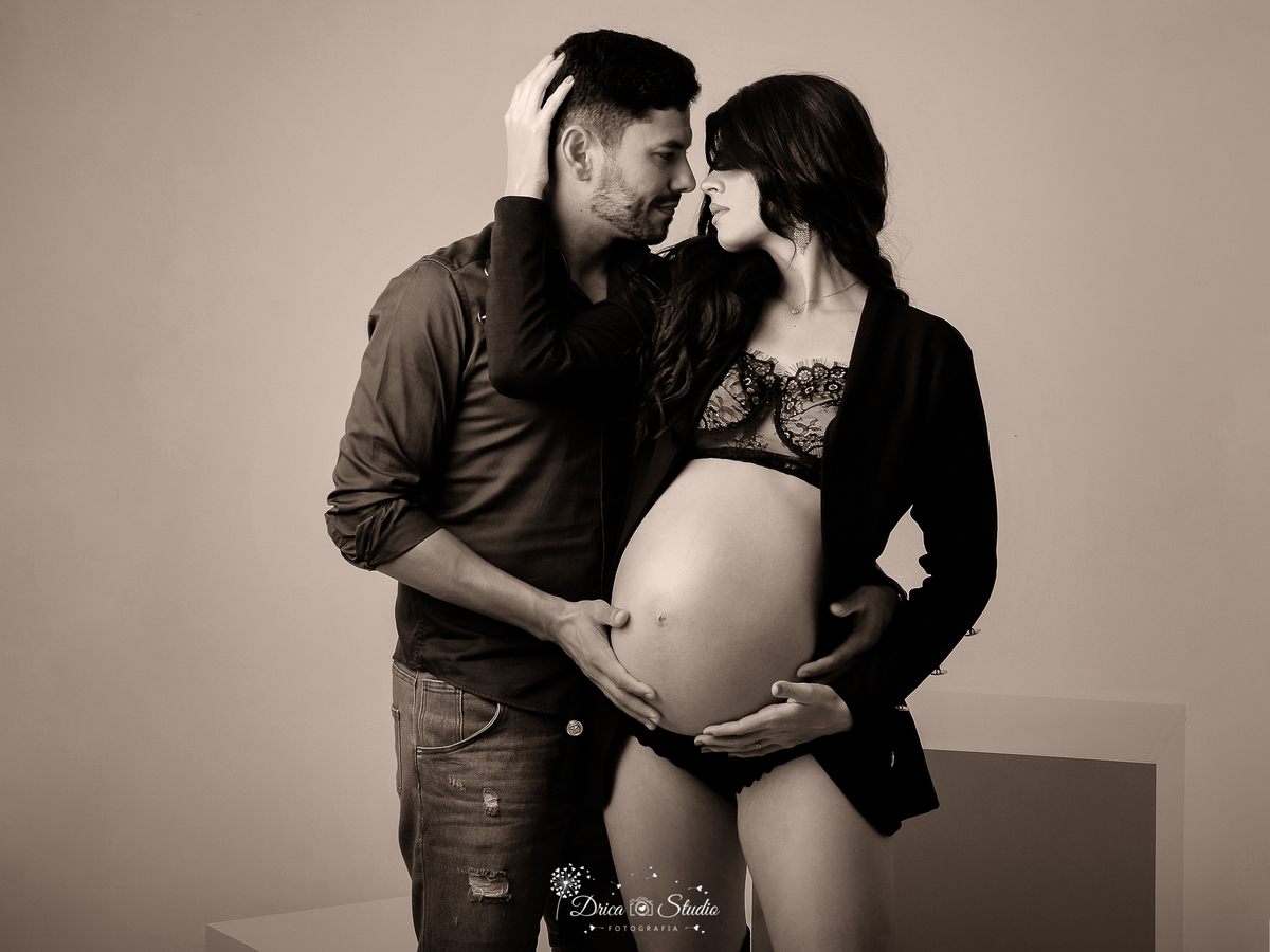 Drica Studio Fotografias  - Drica Studio Xinguara Para - book de Gestante  - fotos com o papai - ensaio preto e branco - estilosos 