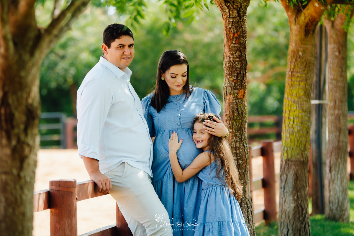 Drica Studio Fotografias  - Drica Studio Xinguara Para - ensaios externos - Gestação - fotos de casal ao ar livre - book de gestante - ensaio de família externas 