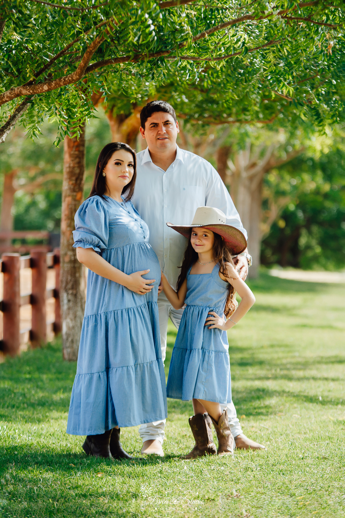 Drica Studio Fotografias  - Drica Studio Xinguara Para - ensaios externos - Gestação - fotos de casal ao ar livre - book de gestante estilo country - família  