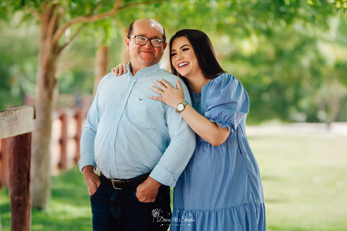 Drica Studio Fotografias  - Drica Studio Xinguara Para - ensaios externos - Gestação - fotos ao ar livre - pai e filha - espontâneas - felizes  