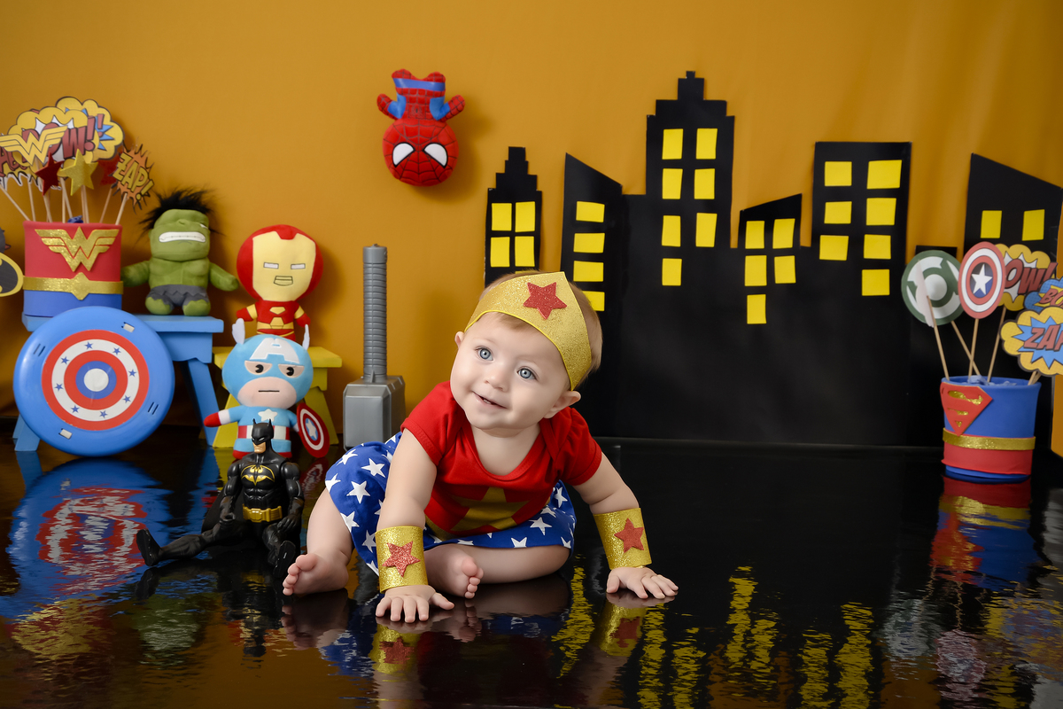 Drica Studio Fotografias - Drica Studio - Xinguara Pará - Acompanhamento Mensal - cenário super heróis - prédios - homem aranha  - Huck - escudo capitão américa 