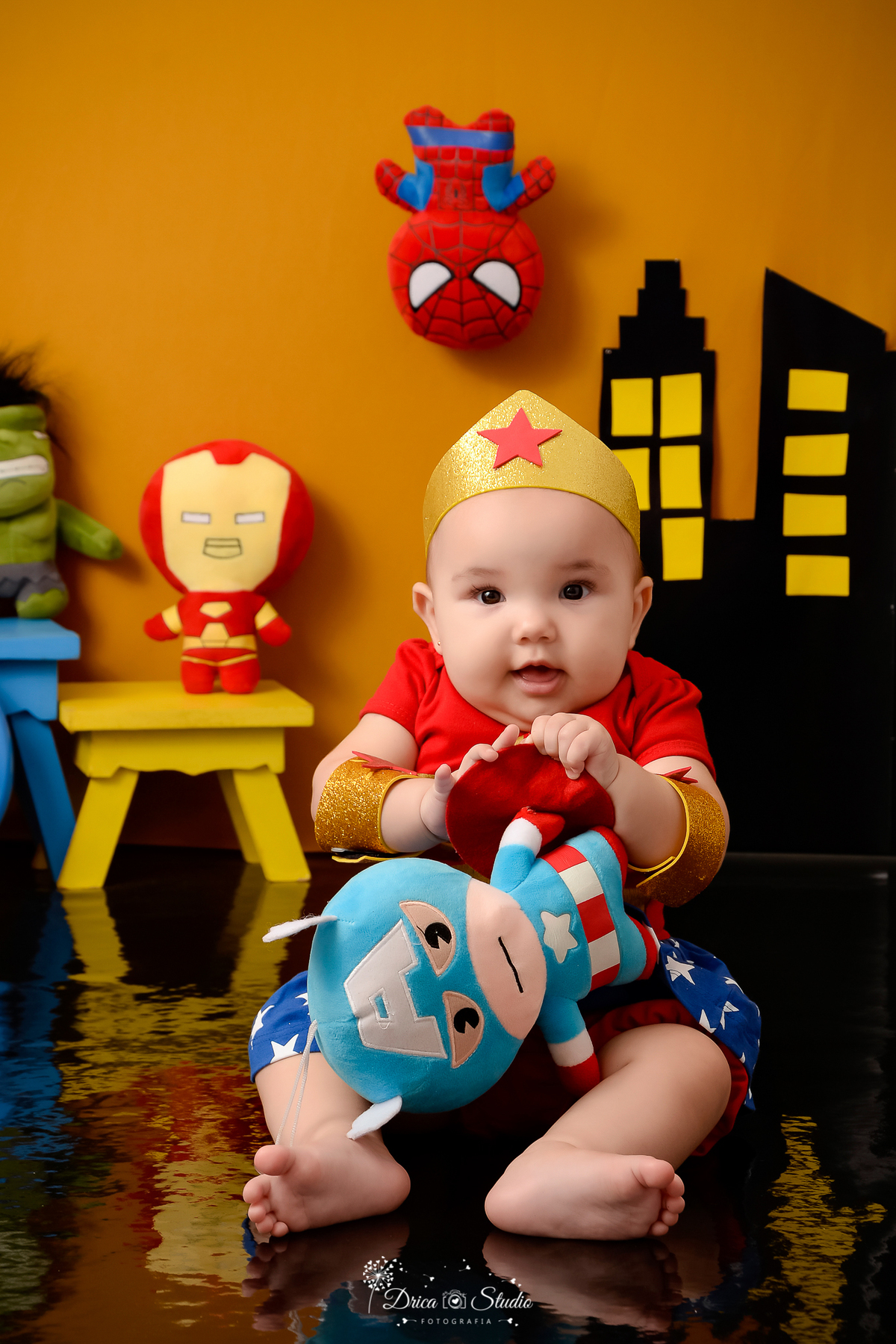Drica Studio Fotografias - Drica Studio - Xinguara Pará - Acompanhamento Mensal - fotos de vestido mulher maravilha - prédios - flash - capitão américa - coroa dourada  