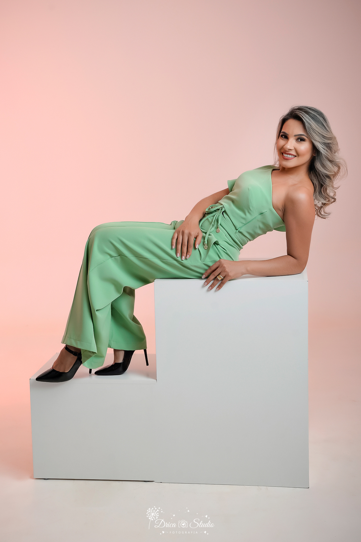 Drica Studio -Drica Studio fotografias - Xinguara - Pará - mini sessão - book de adulto - ensaio feminino - aniversario - macacão verde - longo - elegante 