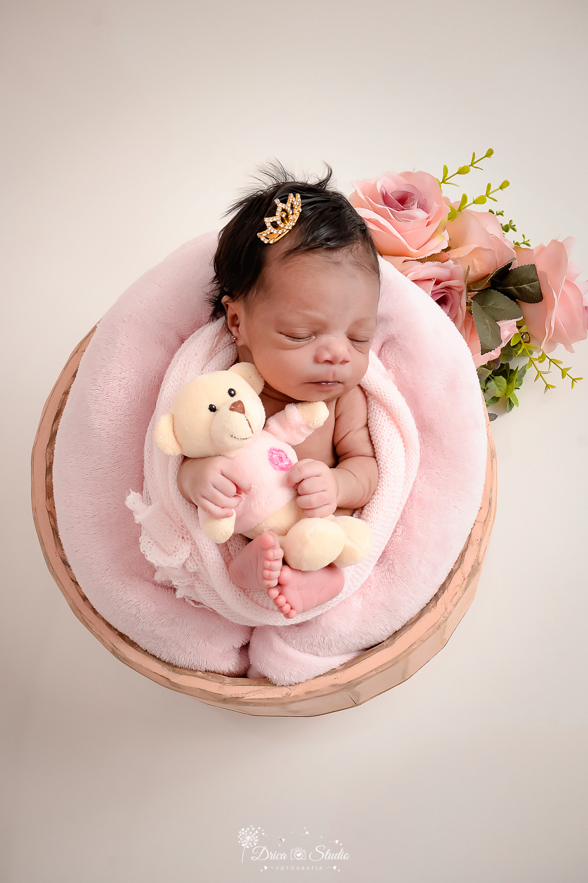 Drica Studio - Drica Studio fotografias - Drica Studio Xinguara Pará - fotos newborn - recém nascido - delicada - urso bege - acompanhamento infantil - fotos de recém nascido - 15 dias 