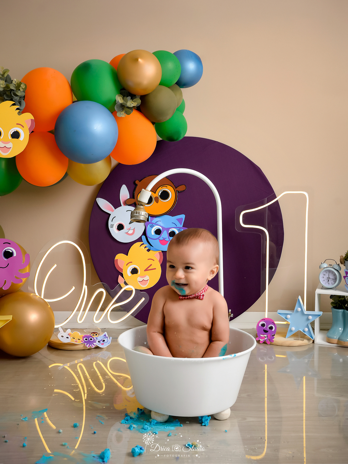 Drica Studio - Drica Studio Fotografias - Xinguara Pará - smash the cake - bolofofos - balões - banho - fotos banheira - gravatinha - estrelas - chuveirinho 
