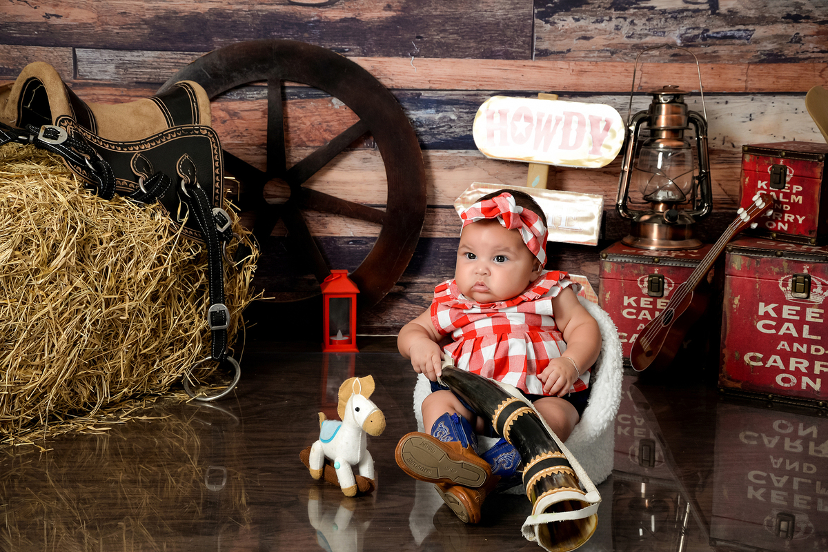 fotografia-de-criança ensaio-infantil studio-em-xinguara acompanhamento-mensal-infantil country ensaio-country cenário-infantil