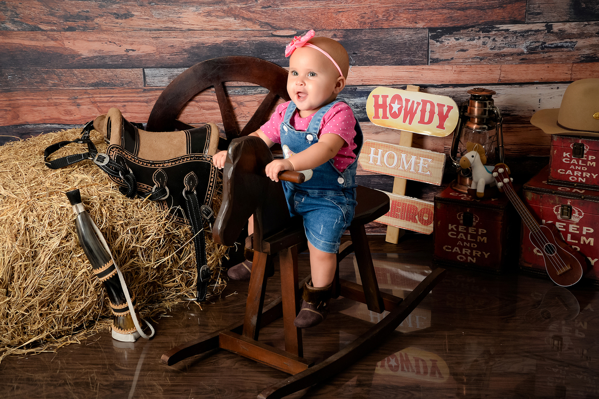fotografia-de-criança ensaio-infantil studio-em-xinguara acompanhamento-mensal-infantil country ensaio-country cenário-infantil
