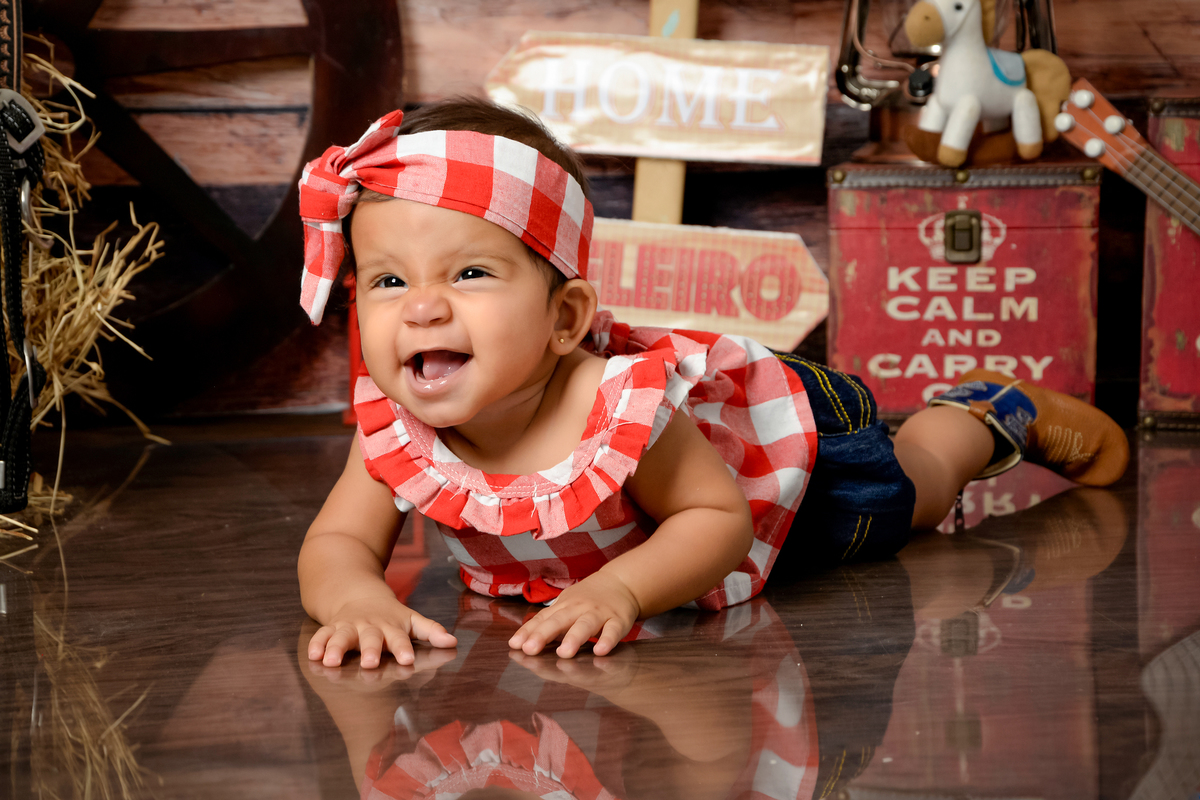 fotografia-de-criança ensaio-infantil studio-em-xinguara acompanhamento-mensal-infantil country ensaio-country cenário-infantil