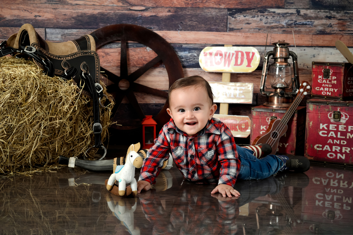 fotografia-de-criança ensaio-infantil studio-em-xinguara acompanhamento-mensal-infantil country ensaio-country cenário-infantil