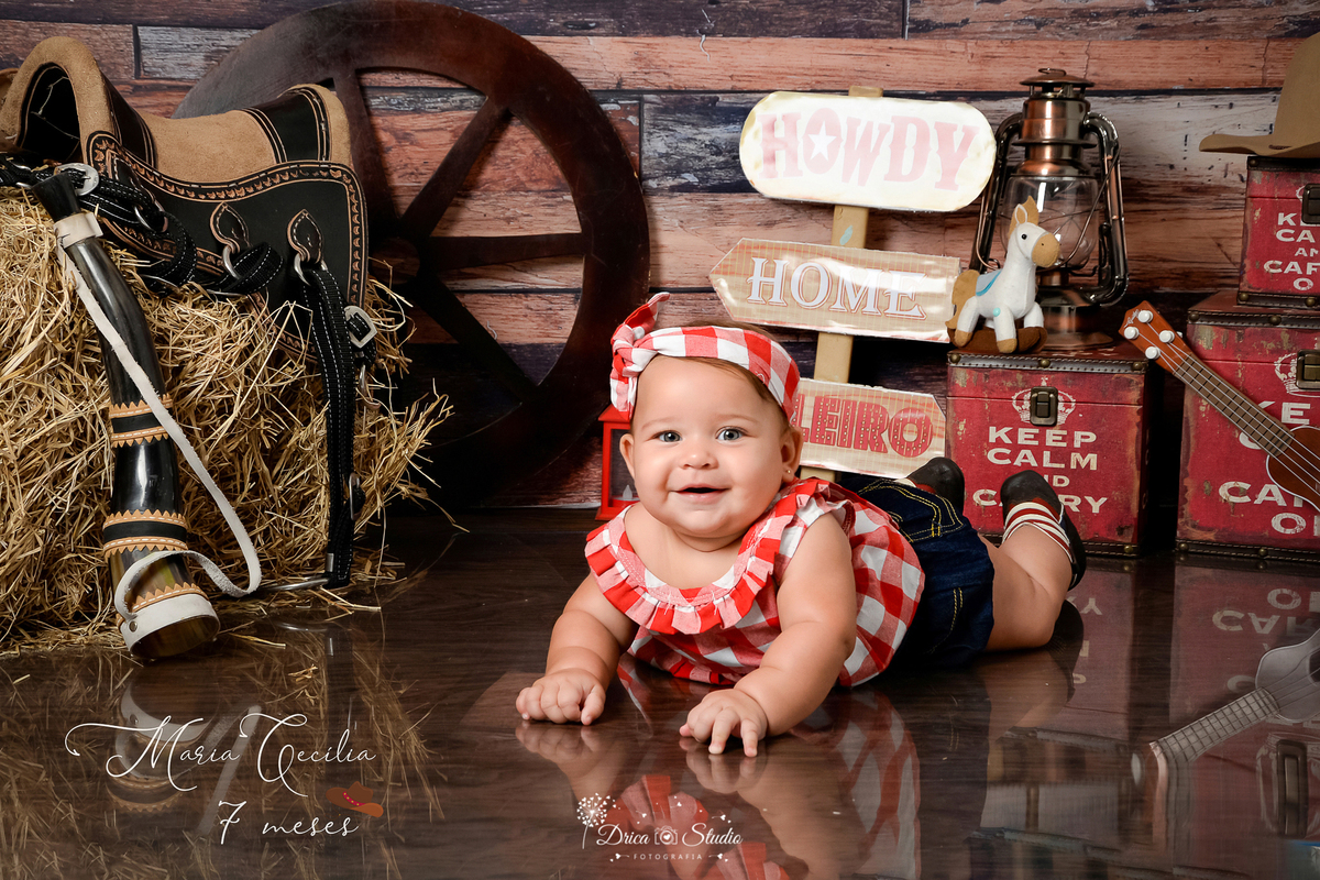 fotografia-de-criança ensaio-infantil studio-em-xinguara acompanhamento-mensal-infantil country ensaio-country cenário-infantil