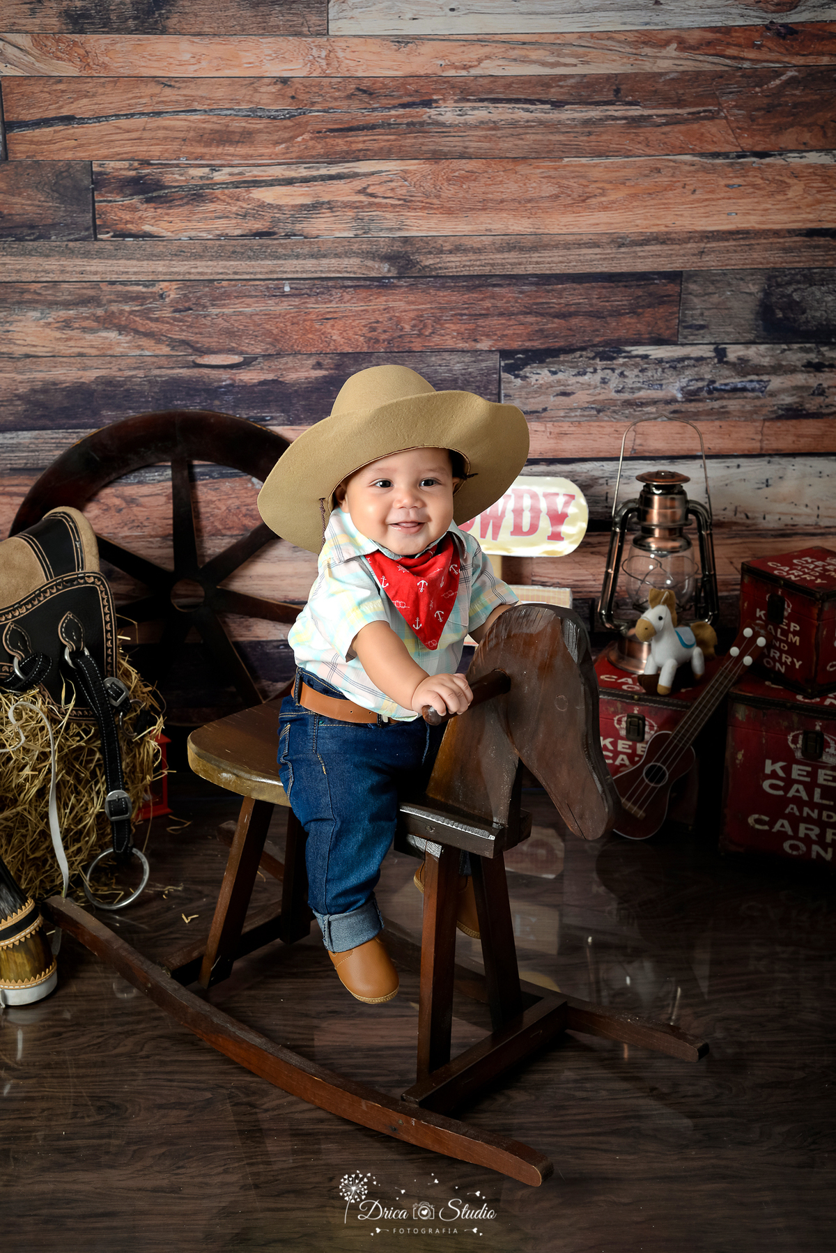 fotografia-de-criança ensaio-infantil studio-em-xinguara acompanhamento-mensal-infantil country ensaio-country cenário-infantil
