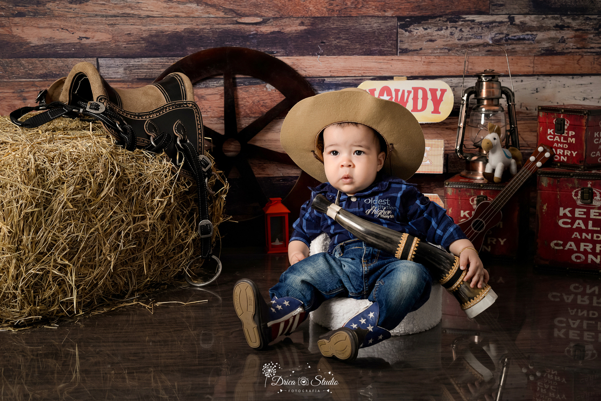fotografia-de-criança ensaio-infantil studio-em-xinguara acompanhamento-mensal-infantil country ensaio-country cenário-infantil