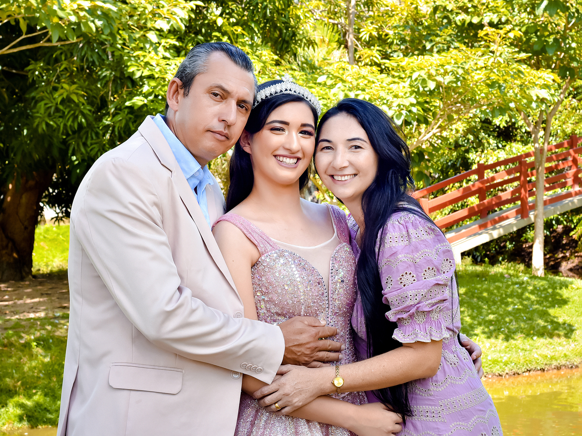 Drica Studio - ensaio fotográfico - princesa - 15 anos - bosque - parque - família - lago