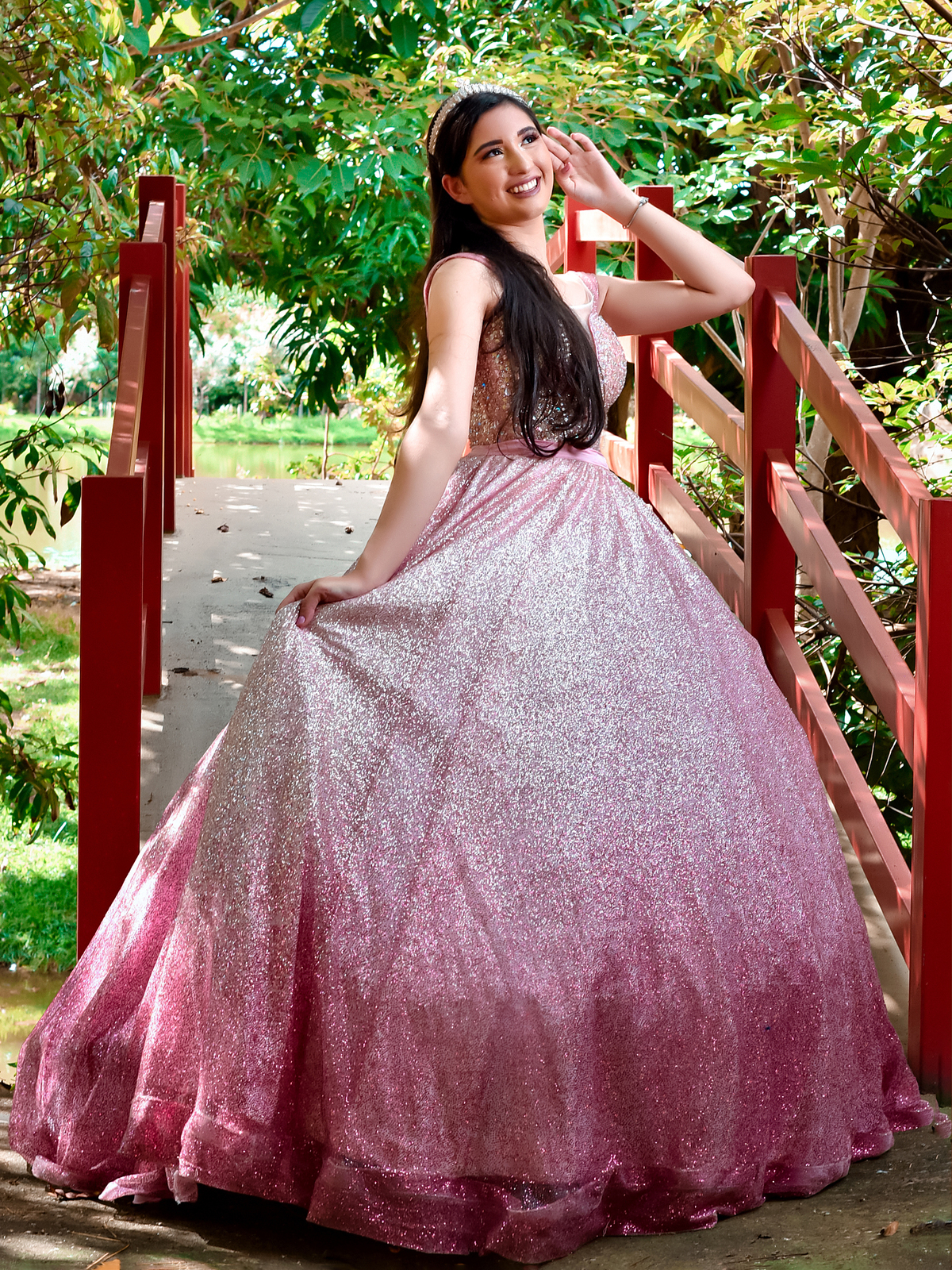 Drica Studio - ensaio fotográfico - princesa - 15 anos - bosque - parque - vestido rosa - lago - ponte