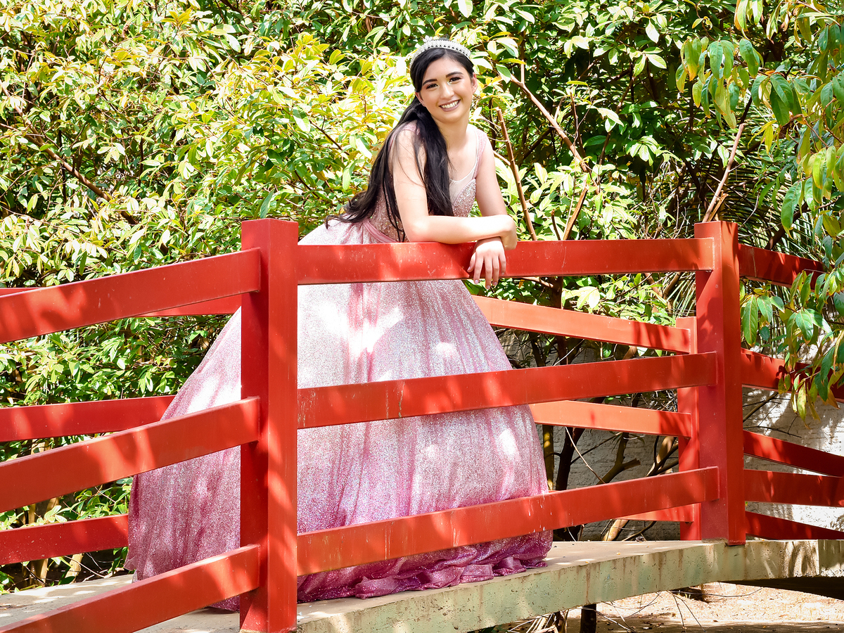 Drica Studio - ensaio fotográfico - princesa - 15 anos -  parque - externo  - lago - ponte