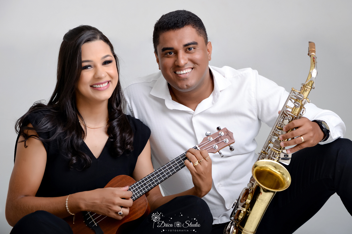 drica studio - ensaio fotográfico - xinguara - casal de musico - instrumentos musicais - saxofone - cavaquinho